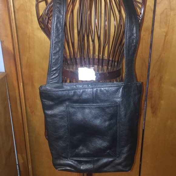 🔴3️⃣for2️⃣5️⃣Over Shoulder Black Leather Purse - Picture 3 of 4